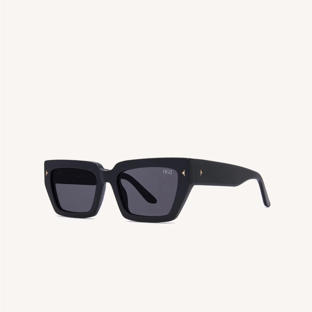 Dezi sunglasses, switch style
